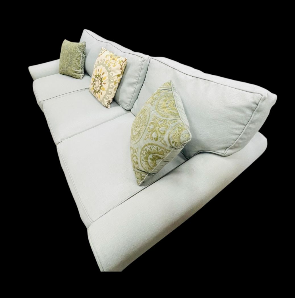 Free Delivery! Lightly Used 3 seater Sofa in Great Condition. Fully Clean from Smoke & Pet free home