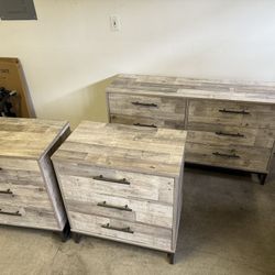 Dresser & 2 Nightstands 