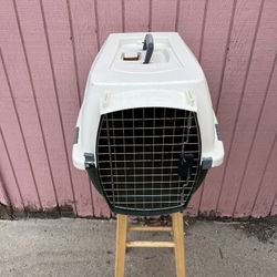 Kennel, 24.1" L X 16.7" W X 14.5" H