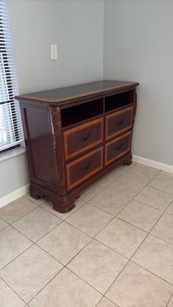 Dresser