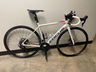 Focus Izalco Race Disc 9.9 (2019) — Full Carbon Road Bike | Shimano 105 Hydraulic Disc | Size S
