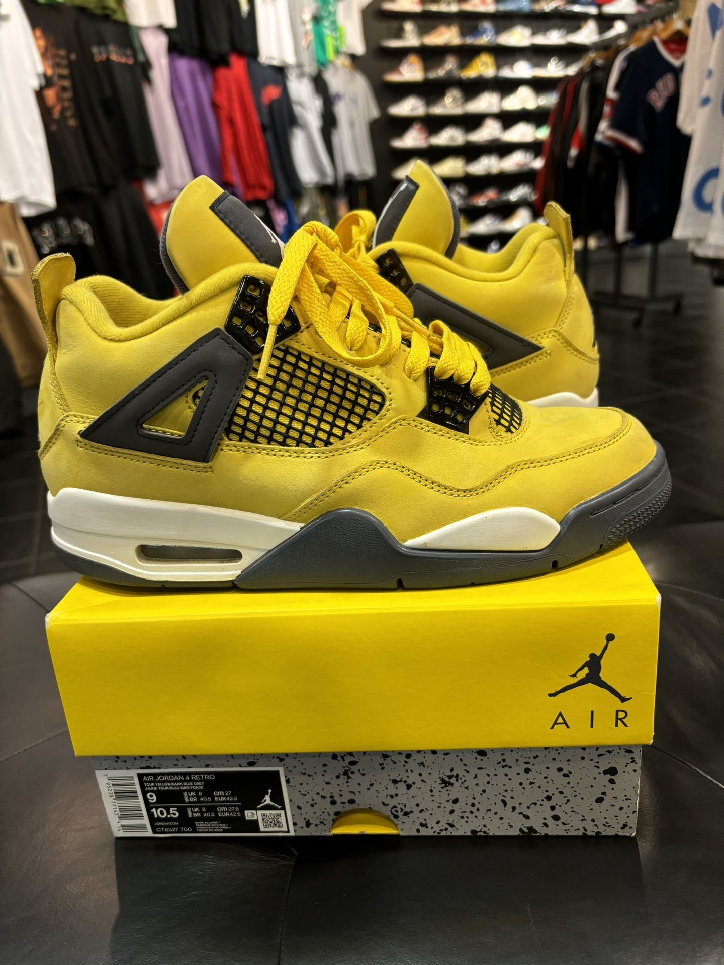 Air Jordan 4 Lightening Size 9