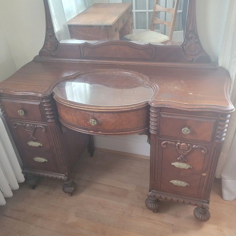 Antique Vintage Vanity for Sale in Larchmont, NY OfferUp