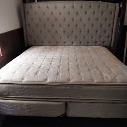 Kìngsize Bed Complete