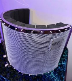 Microphone pop filter