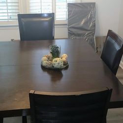 Beautiful Unique 8 Ppl Dining Room Set With Bench 