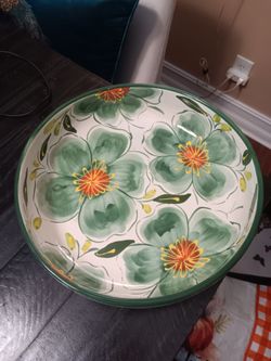 Large serving and decorative bowl $25 OBO