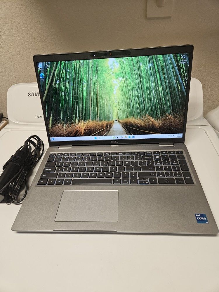 Dell Latitude 5520 15.6 Inch Widescreen Intel I7 11th Gen 512 GB SSD 16 GB Ram Memory