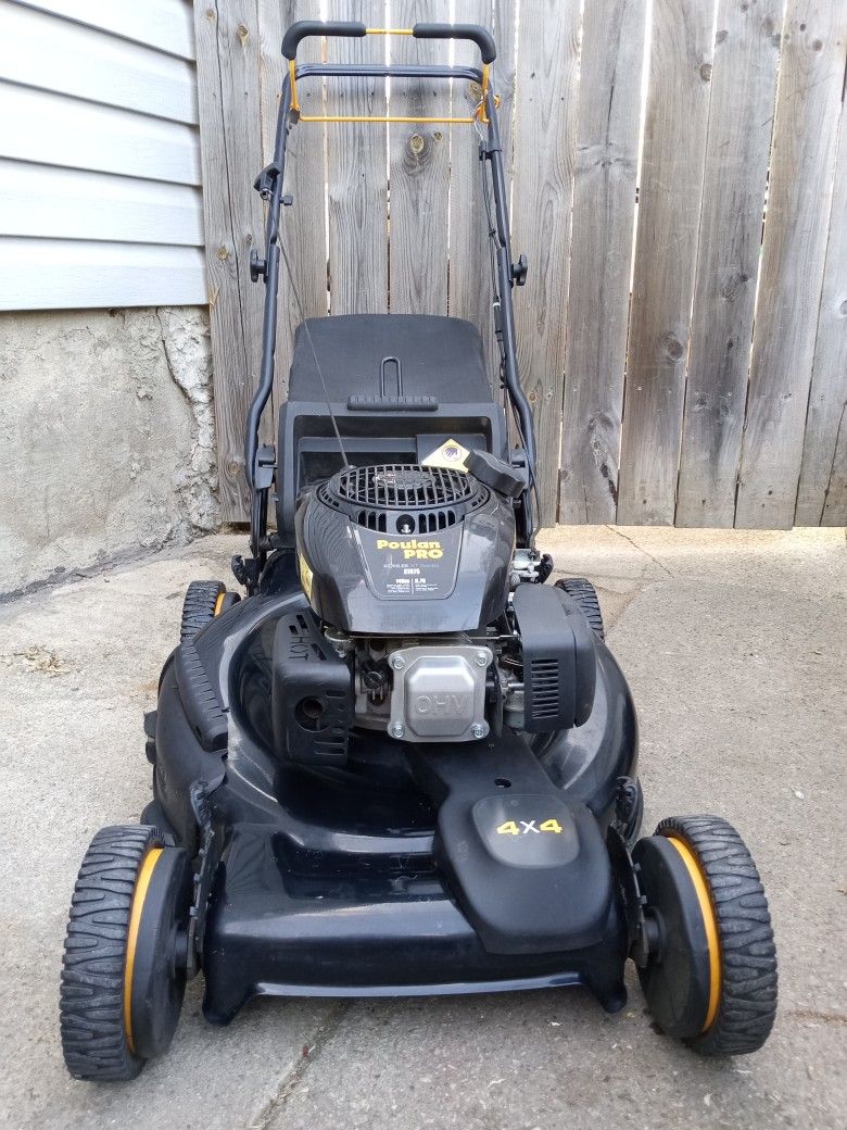 Poulan Pro 22" Inch 4 X 4 Self Propelled Lawnmower With Bag And Kohler Engine