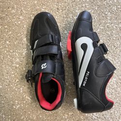 Pelaton Shoes Size 39