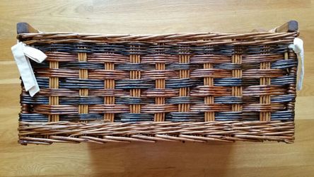 Large Wicker basket with liner