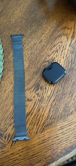 Used Apple Watch Series 8 with Milanese Loop Band