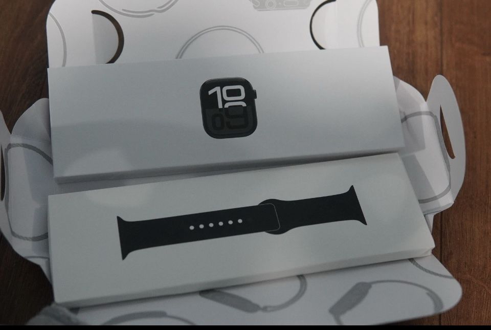 Apple Watch Series 10 46mm GPS Jet Black w/ S/M Black Sport Band MWWE3LW/A