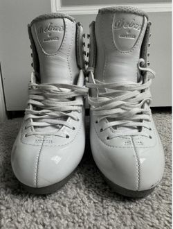 CVFSC - Jackson Debut Figure Skates, Size 4.5, R width