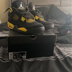 Lighting Jordan 4s Black And Yellow 