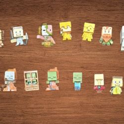 MINECRAFT MINI FIGURES LOT OF 18 COLLECTIBLES TOYS.