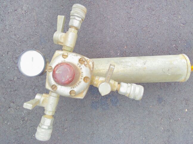 Vintage DeVilbiss Series 501 Type HLE 3 hose Pressure Regulator & Dryer