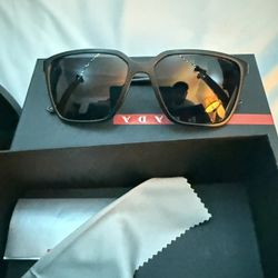 Prada Sunglasses Línea Rosa. 