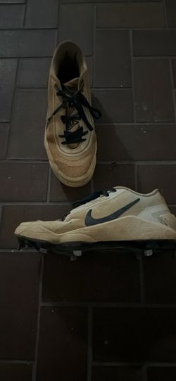Baseball cleats