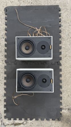 Bookshelf speaker for record player