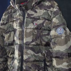 Tommy Hilfiger Camo Puffer Jacket – Warm Winter Coat – Men’s