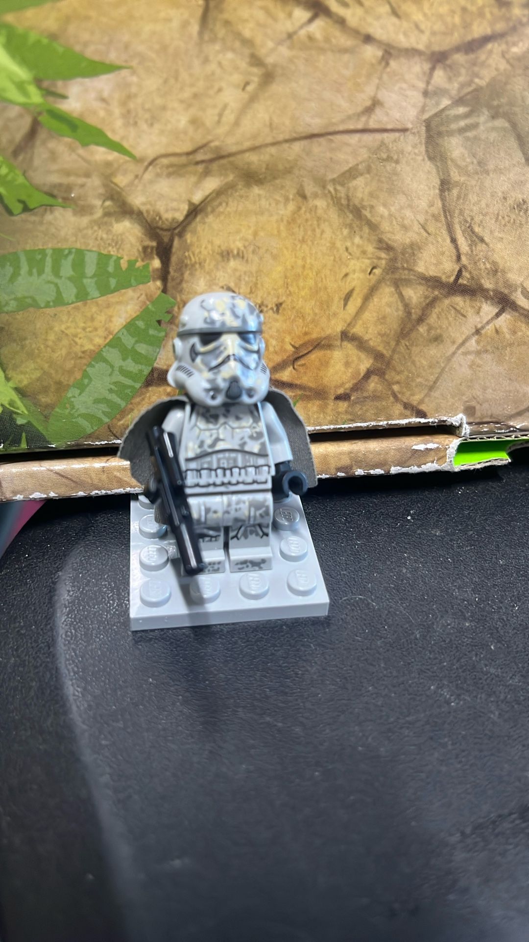 Lego Star Wars- Mimban Stormtrooper - Male, Light Nougat Head, Scowl Minifigure