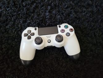 PS4 CONTROLLER - BLACK & WHITE