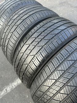 Selling Set Of Bridgestone 285/45/22