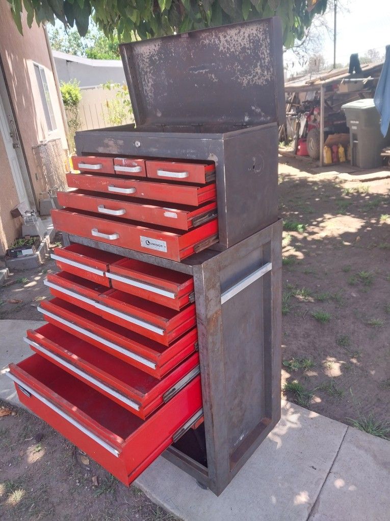 2 VINTAGE TOOL BOXES COMBINED SUPER HEAVY DUTY VERY STRONG ON WHEELS TOP IS LUMIDOR BOTTOM IS CRAFTSMAN