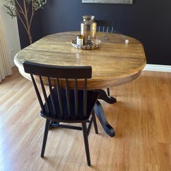 Round Dinning Table Picture Only Shows Two Chairs But It Comes With All 4 