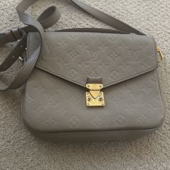 Louis Vuitton Cross Body Bag 