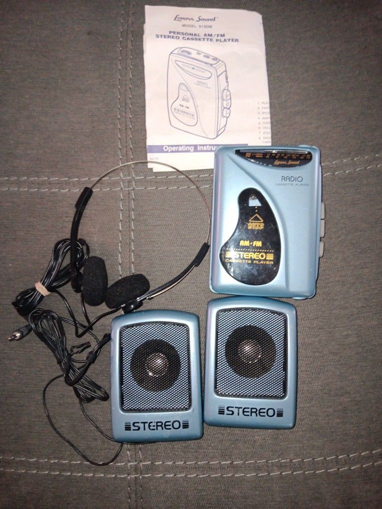 Am/Fm Stereo Cassette Player With Stereo Speakers And Headphones