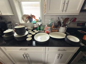 **Noritake Colorwave Grapite Set**