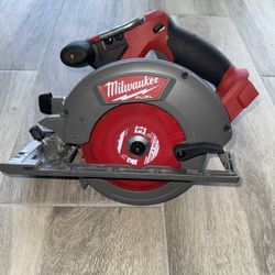 Milwaukee Circular Saw 6-1/2”