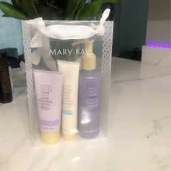 Satin hands Marykay