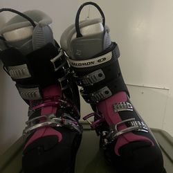 Worn Once— Salomon Ski Boots!