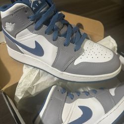 Air Jordan 1 Mid Size 5.5y