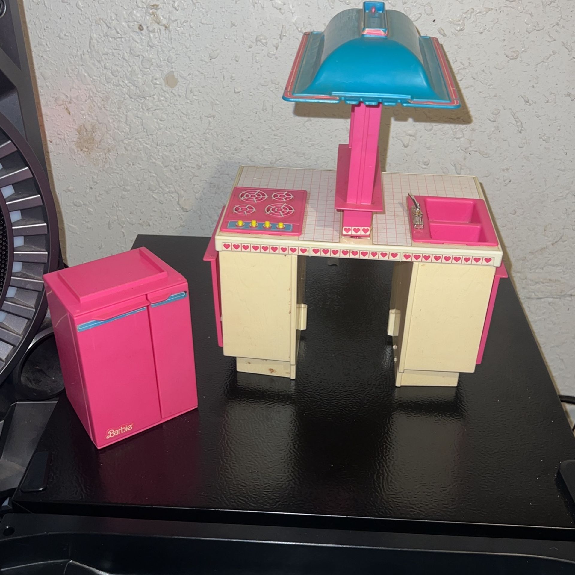 VINTAGE BARBIE DREAM HOUSE KITCHEN