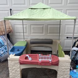 Step 2 All Around Playtime Patio With Canopy 