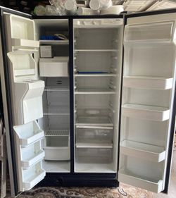 Good condition fridge for 150 dls works great.