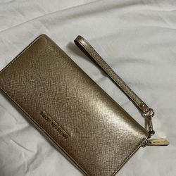 Large Wrislet Michael Kors Gold Wallet