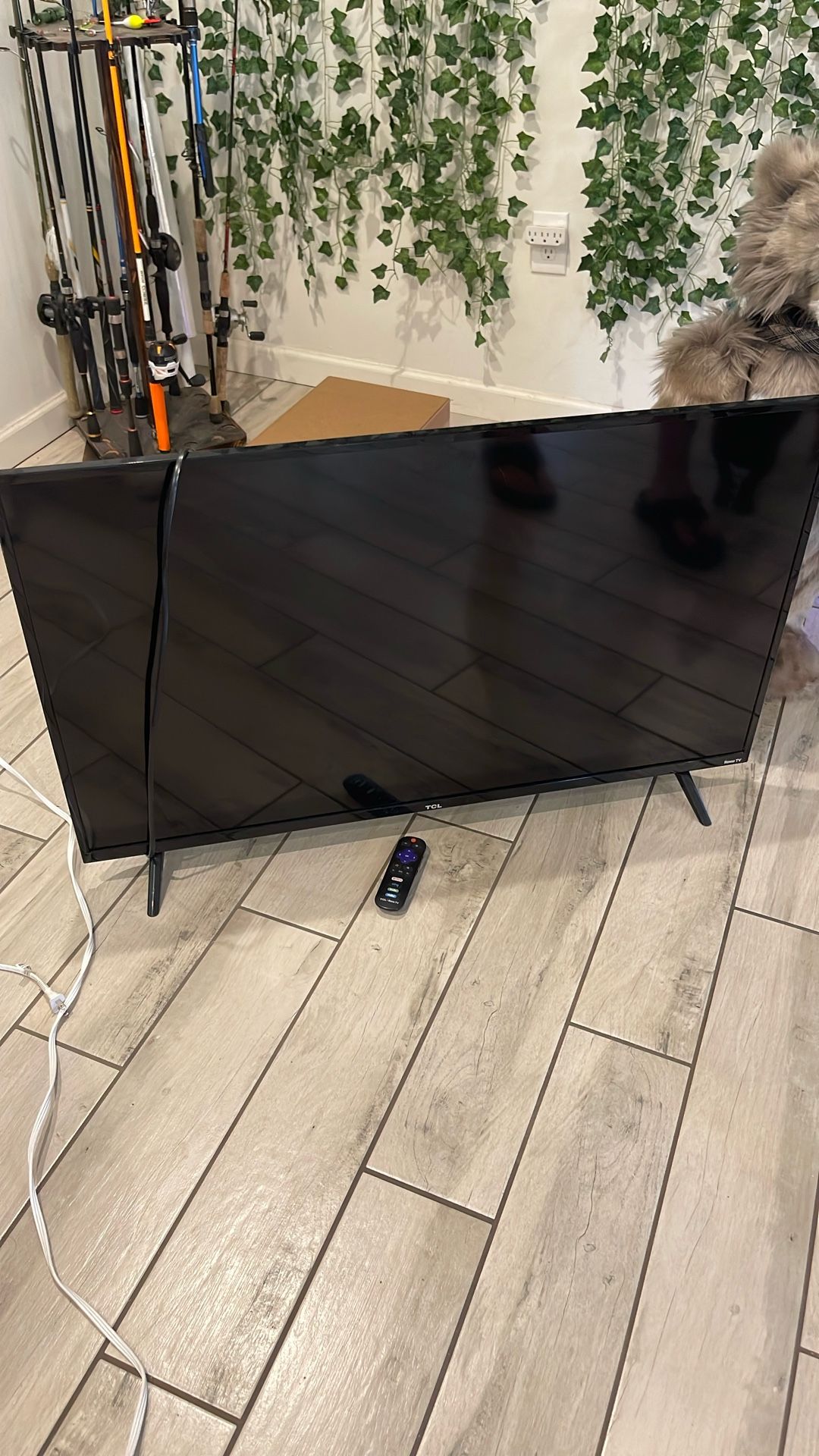 43in TLC Smart Roku Tv - Must Go 6/18