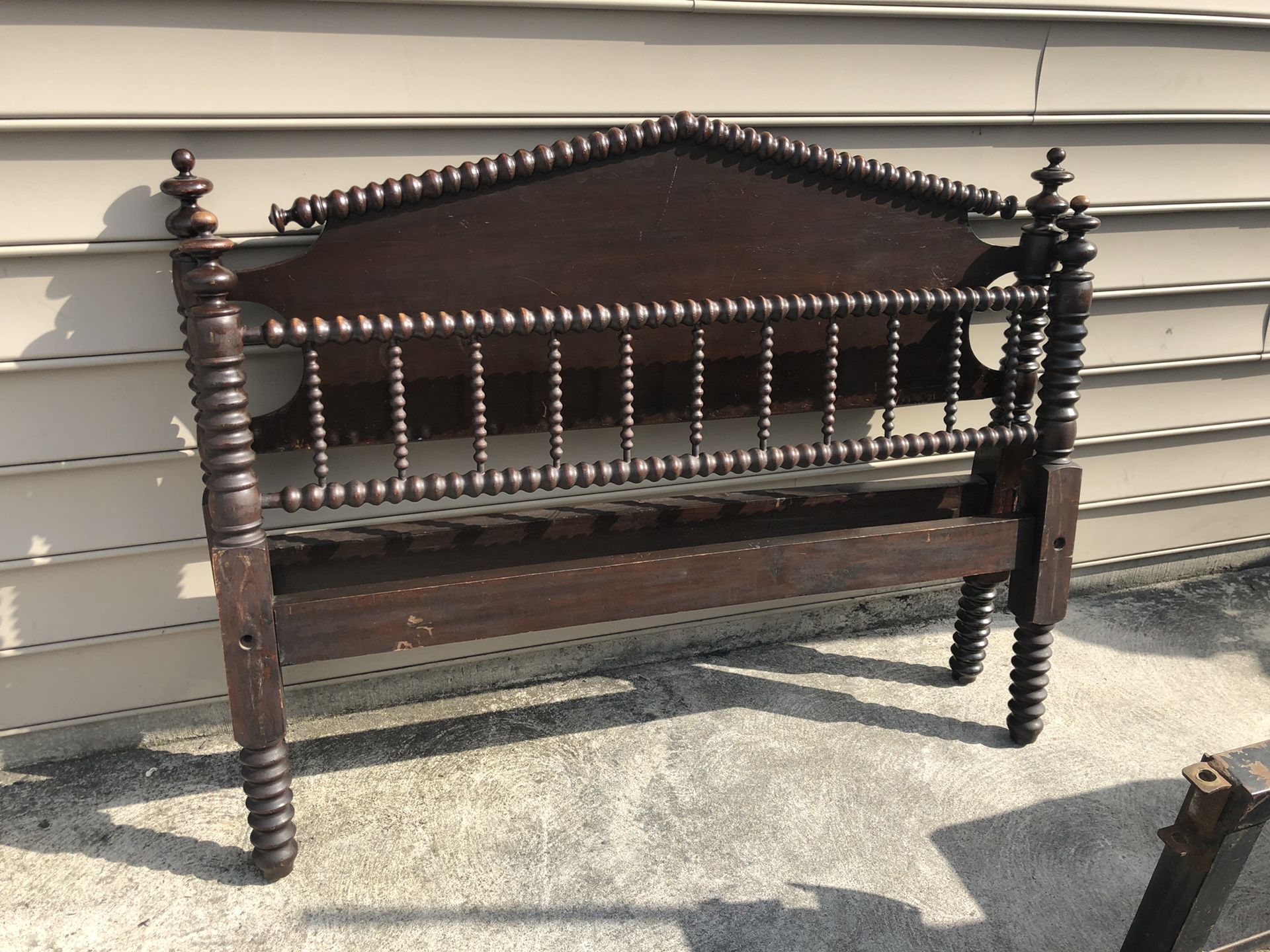 Jenny Lind spindle spool full bed frame antique vintage