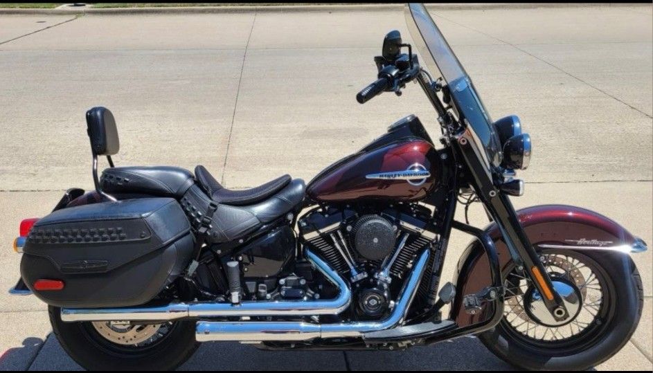 2018 Harley HARLEY-DAVIDSON FLHC