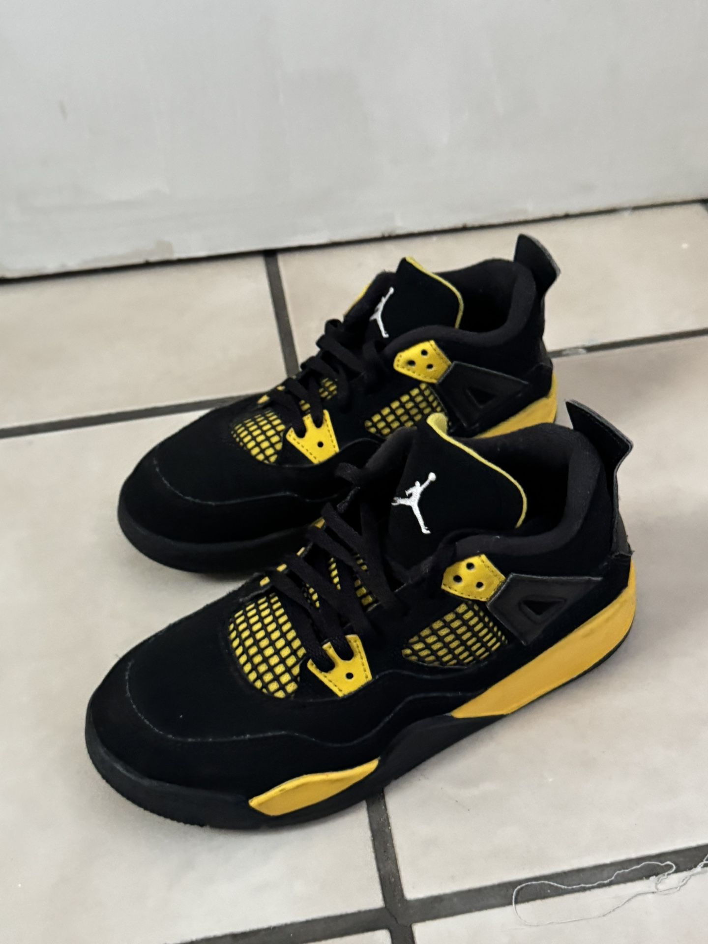 Jordan 4s Black And Yellow New