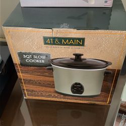 41 & MAINE 3 QUART SLOW COOKER BRAND NEW IN A BOX