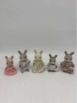 Calico Critters Sylvanian Families Lot Bunnies Set of 5 Cute Collectable Figures