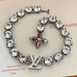 FASHION & VINTAGE SILVER BRACELET WITH 18 LUB DIME'S.