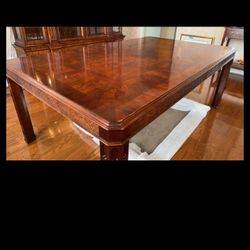 Queen Ann Table And Chairs