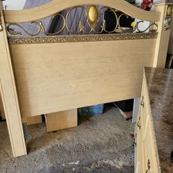 Bedroom Set In Queen